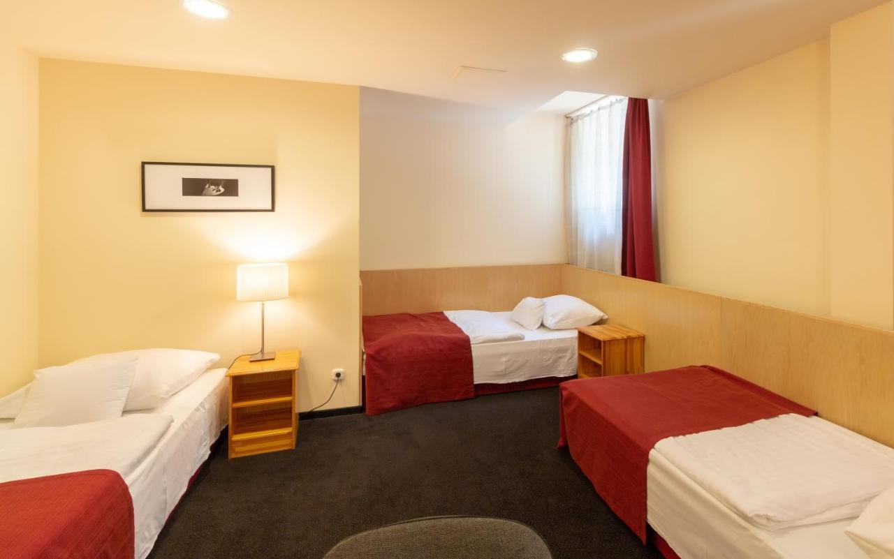 Hotel Laterum Pecs Exterior photo