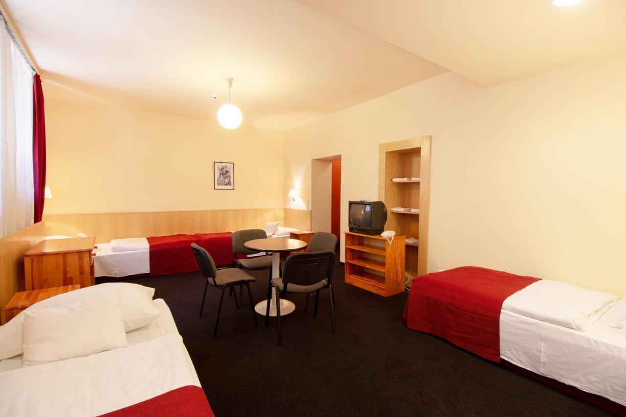 Hotel Laterum Pecs Exterior photo