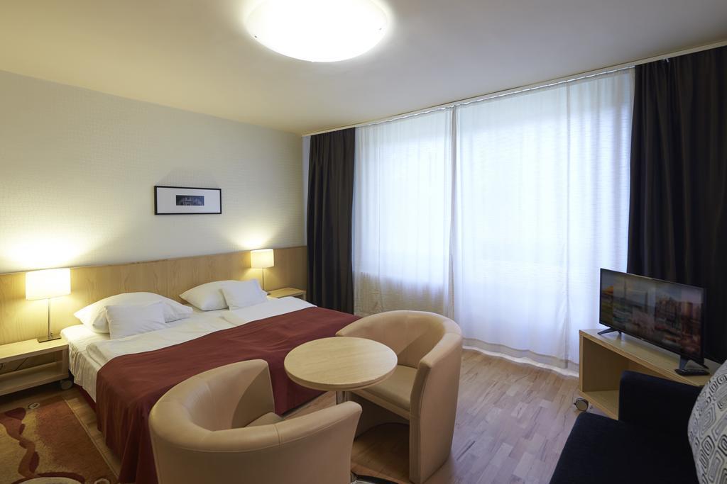 Hotel Laterum Pecs Exterior photo