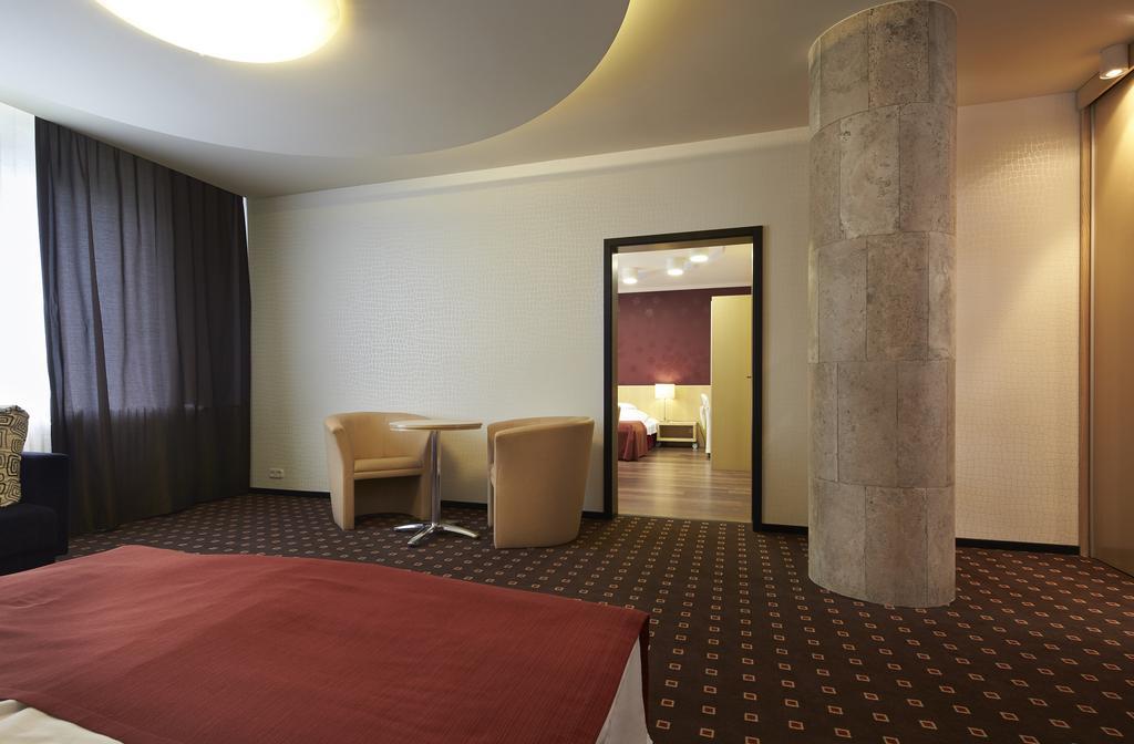 Hotel Laterum Pecs Exterior photo