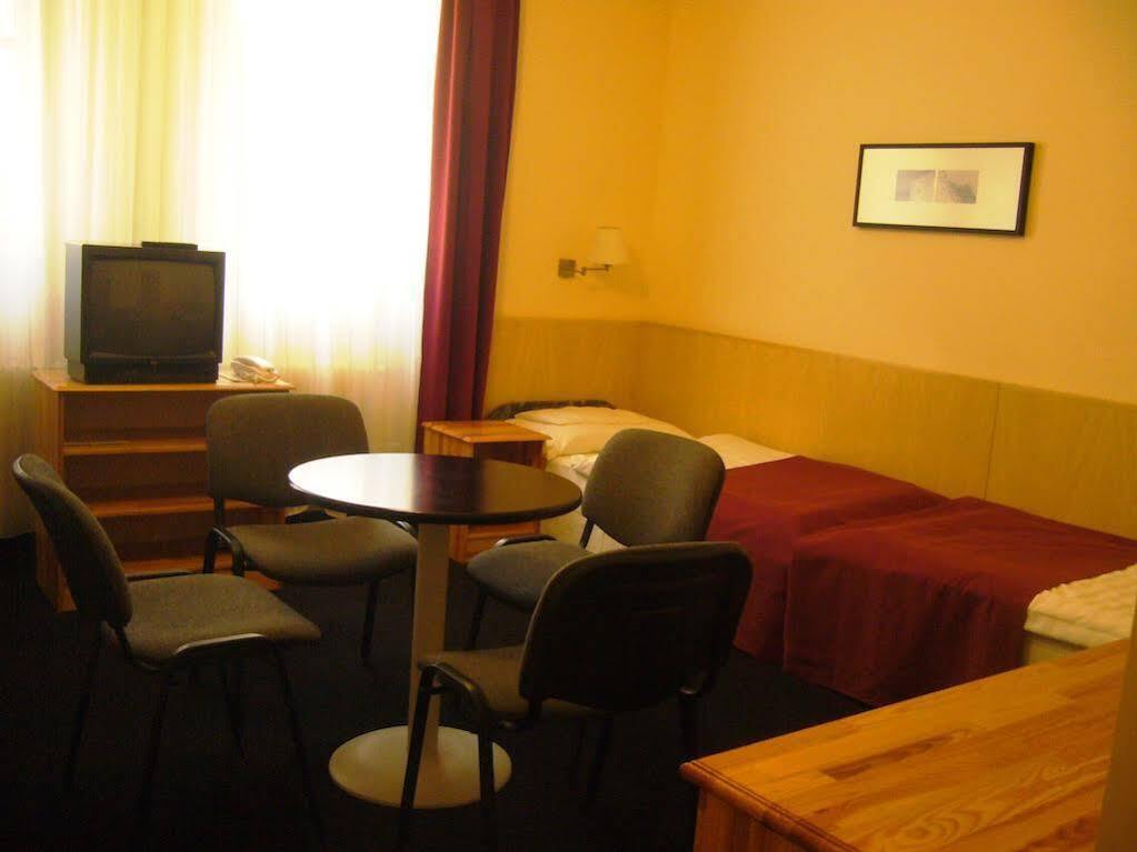 Hotel Laterum Pecs Exterior photo
